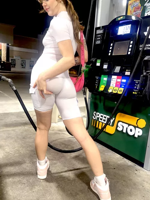 Do u prefer casual dates or 1 nite fucks? 