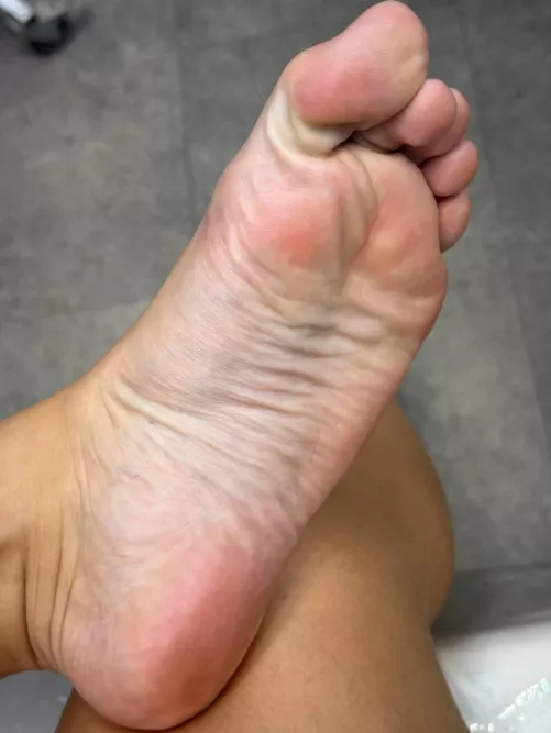 Footjob on a first date? Yay or no 
