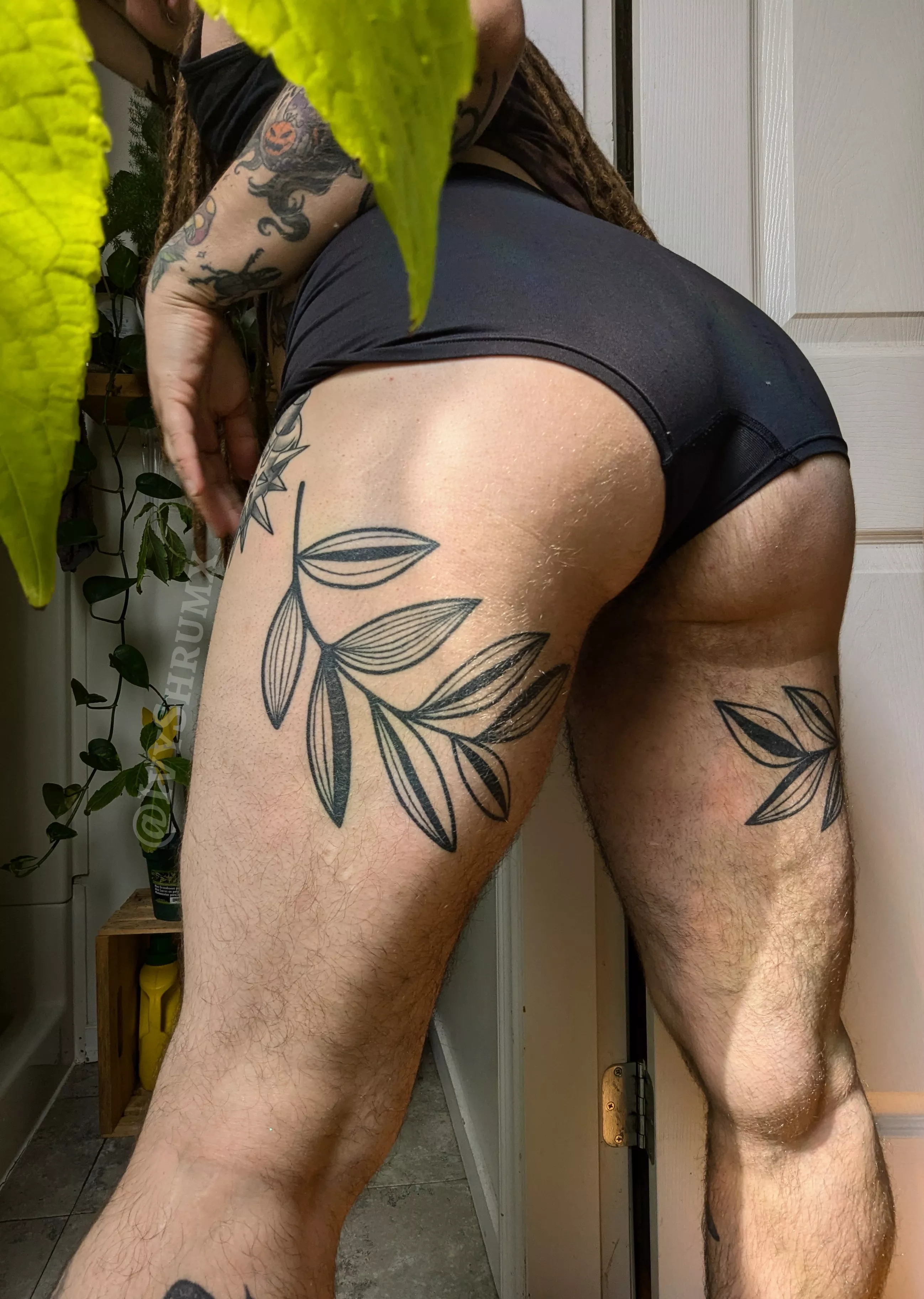 Fuzzy & caked up 🍑