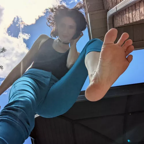 Giantess problems: tiny humans stuck in my toes 😂
