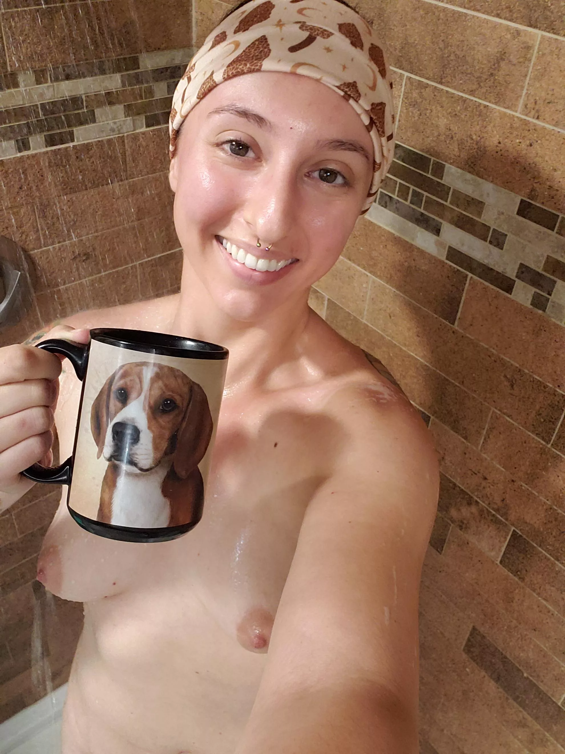 I think it's been too long since I've had a shower coffee ☕ Happy Monday! 