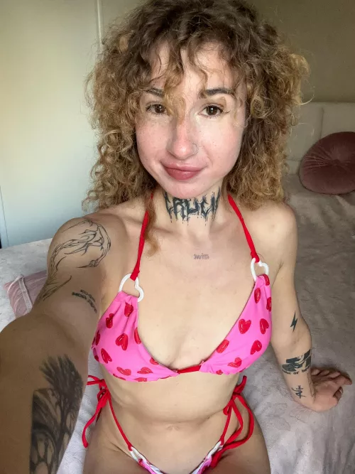 I think this heart swimsuit really suits me