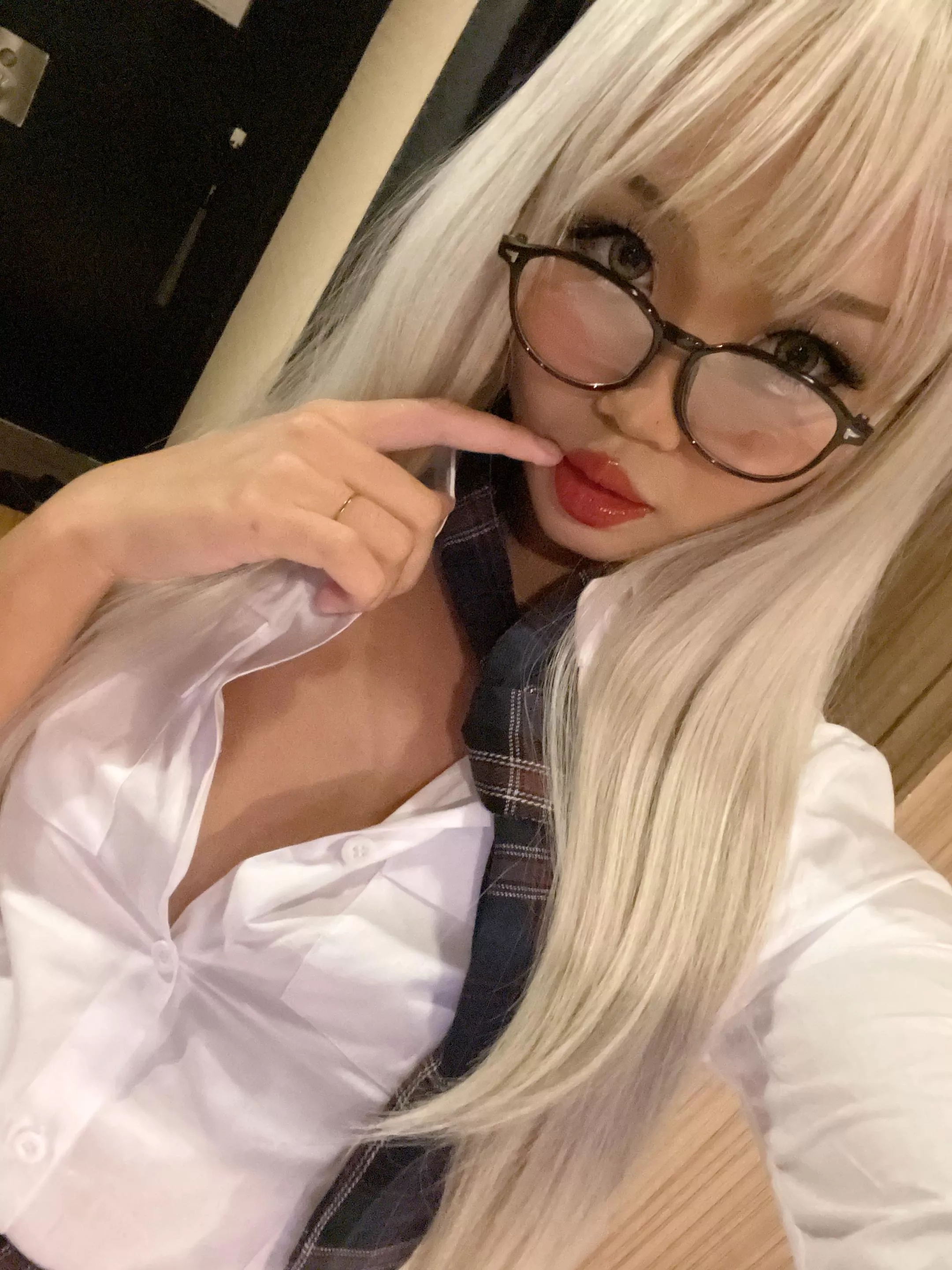 I wanna bounce my titties on you