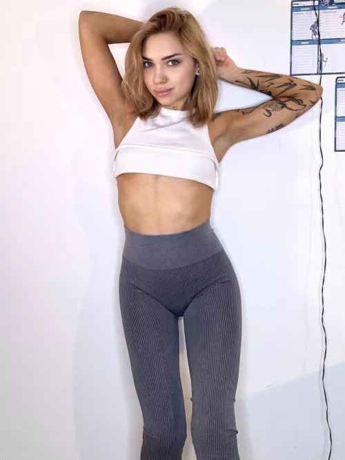 I wonder if I look good in this white crop top