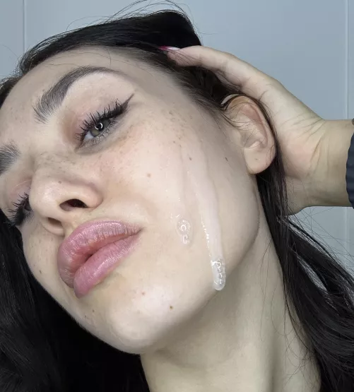 it makes me smile to have cum on my face