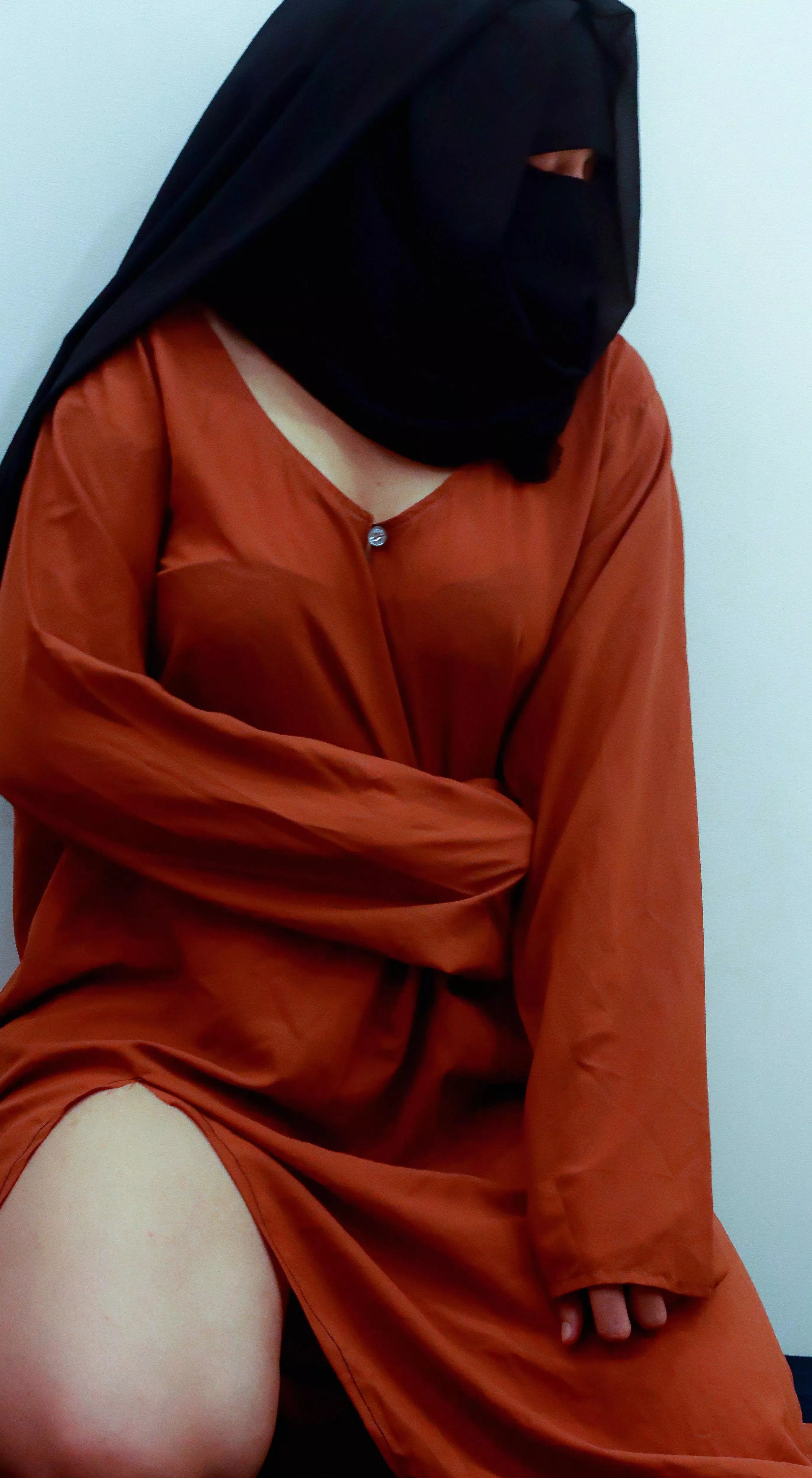 i've been wearing a strapon under my abaya to feel dominant