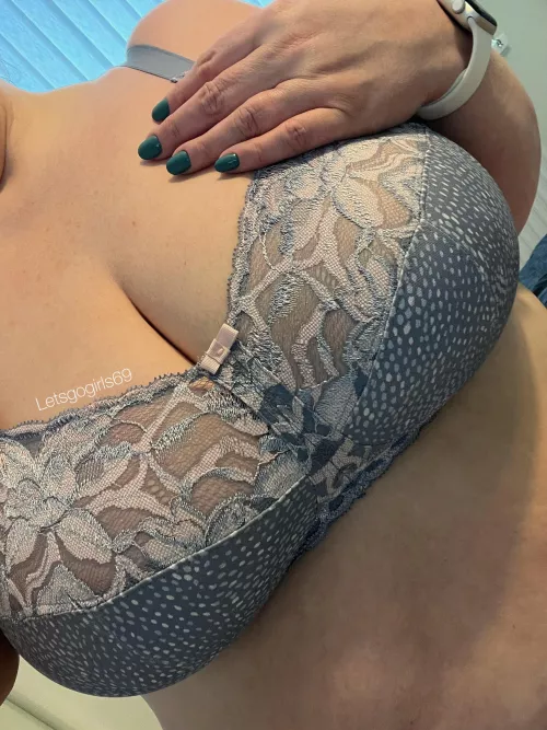 🩶lace and satin is a good combo💙