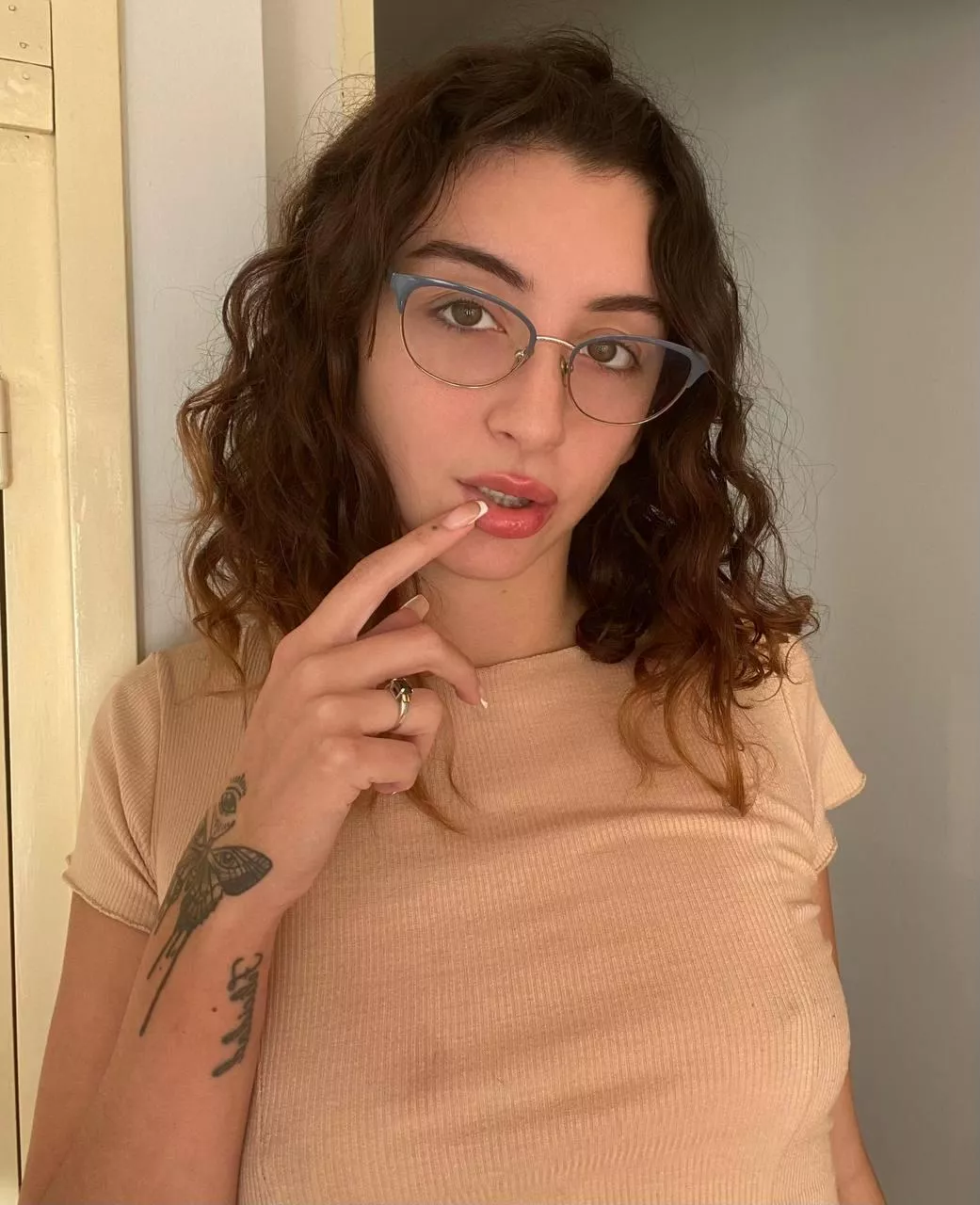 Let's enjoy October together with my GFE, includes chat with photos, sexting and video call, you can choose what you want to include