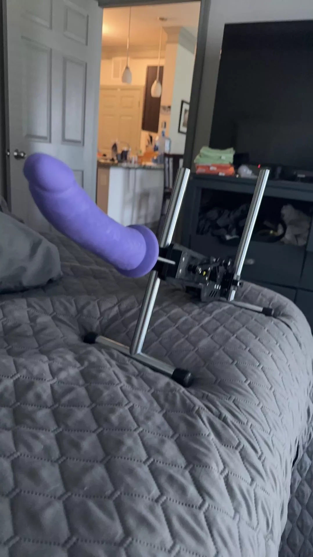 (M4F) Any 18 or 19 yr old want to ride a fuck machine and walk away with it.  