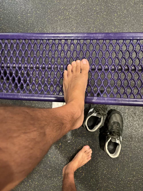 New pics, gym feet, legs, bulge