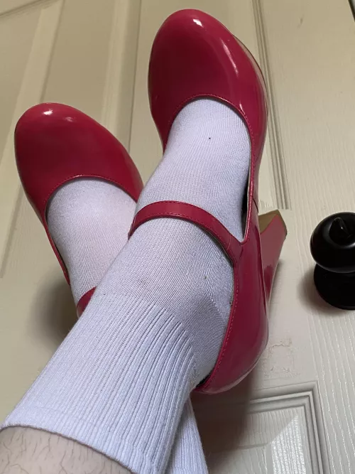 Pretty girls have leg hair 