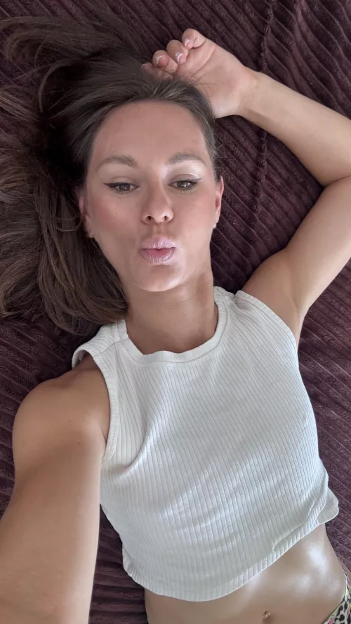 Selfie in a top without a bra, it's a pity that you can't see my nipples