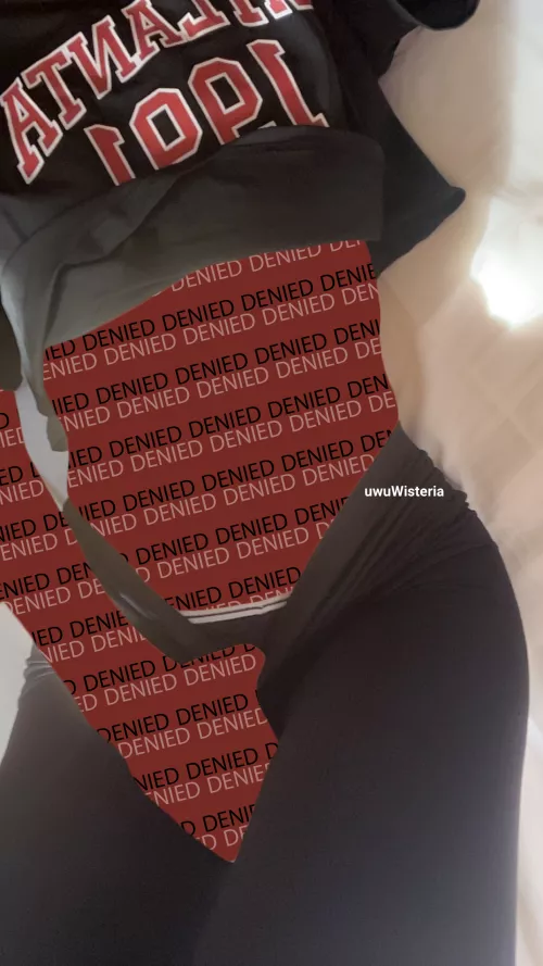 stop trying so hard to look 🖤