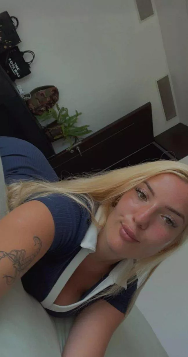 Who's up for random convos? [F] 19