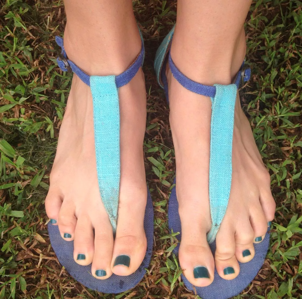 Would you cum on my toes as I’m wearing these super old Tom’s sandals? 