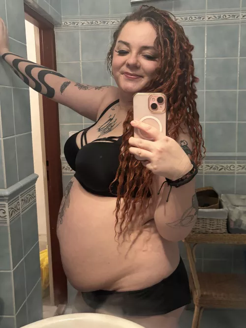 Would you date a girl with an apron belly?