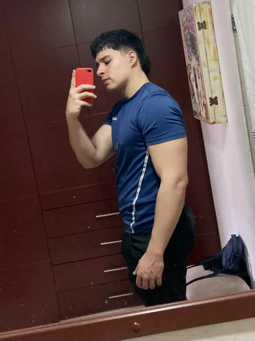 (19) Dm for custom content