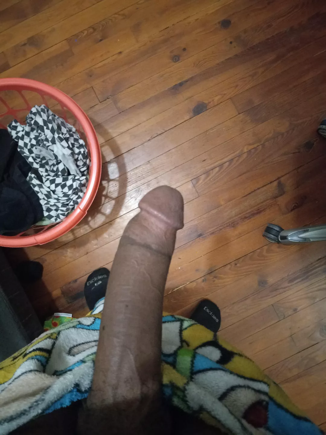 27 Single Hung top guy looking for a masc Bubble Butt Bottom. Anyone want to apply?