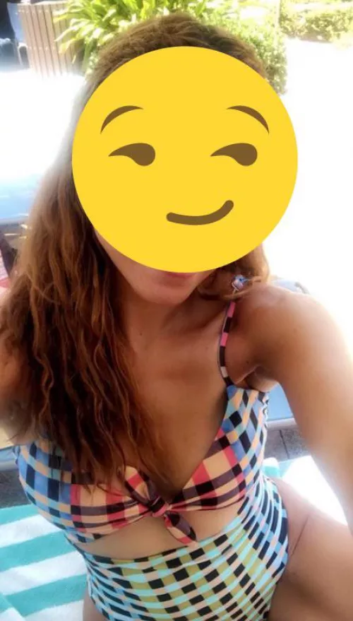 [30][F4FM] Seeking Kinky Couples or Experienced Bull Partner  