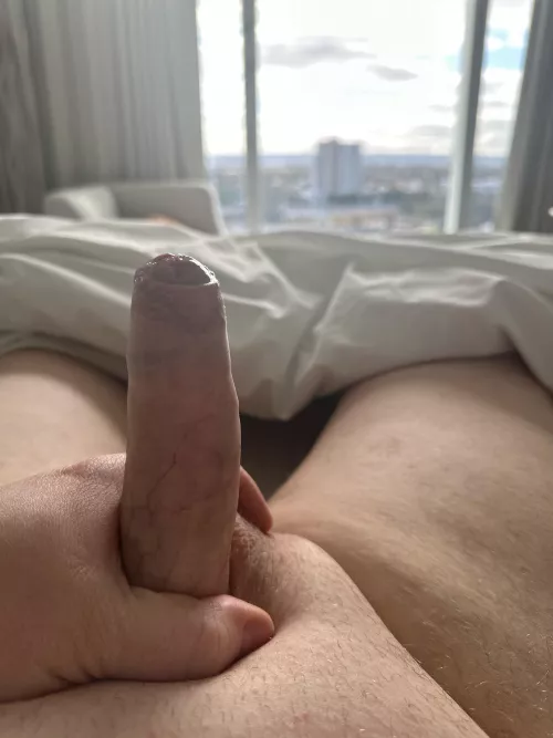 33m staying at Crown - looking for some fun 