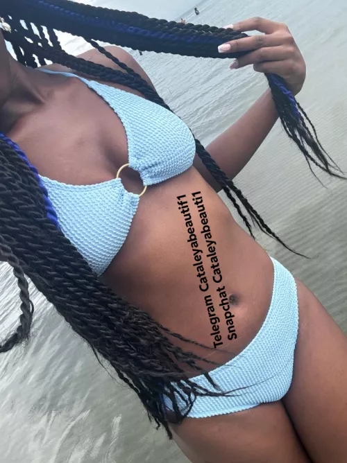 After getting plenty of sun on the beach, I'll be pretty hot for you. Custom, Sexting, GFE, Cam