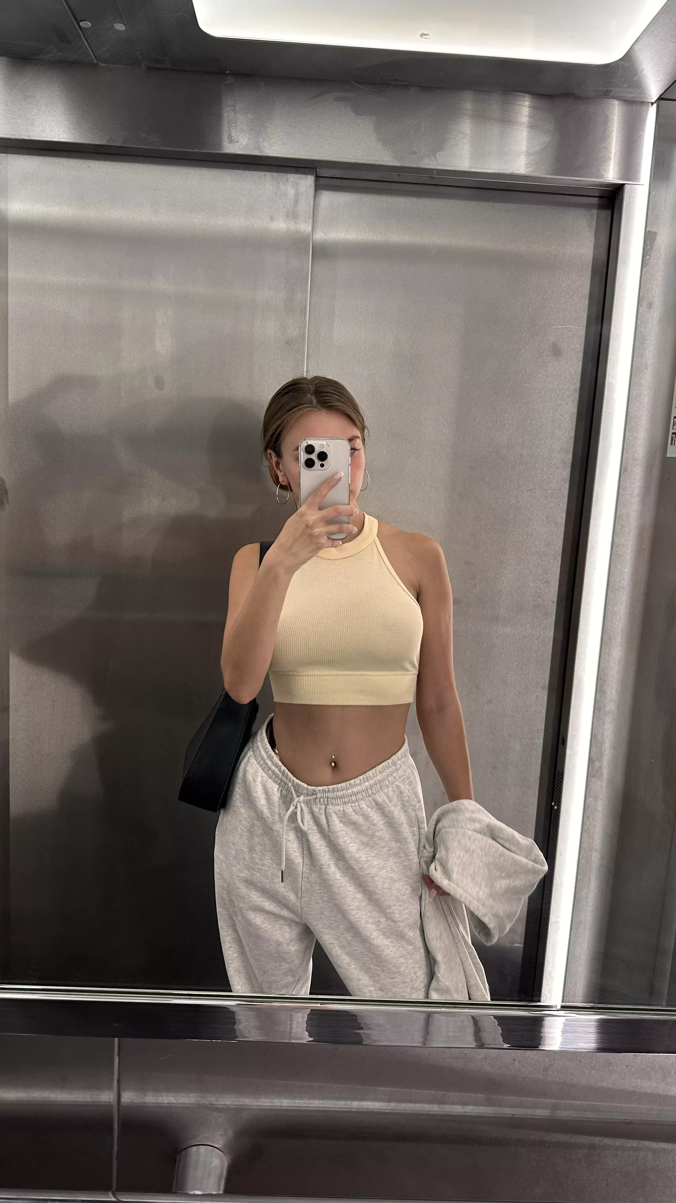 am i the only one that likes taking sexy selfies in the morning