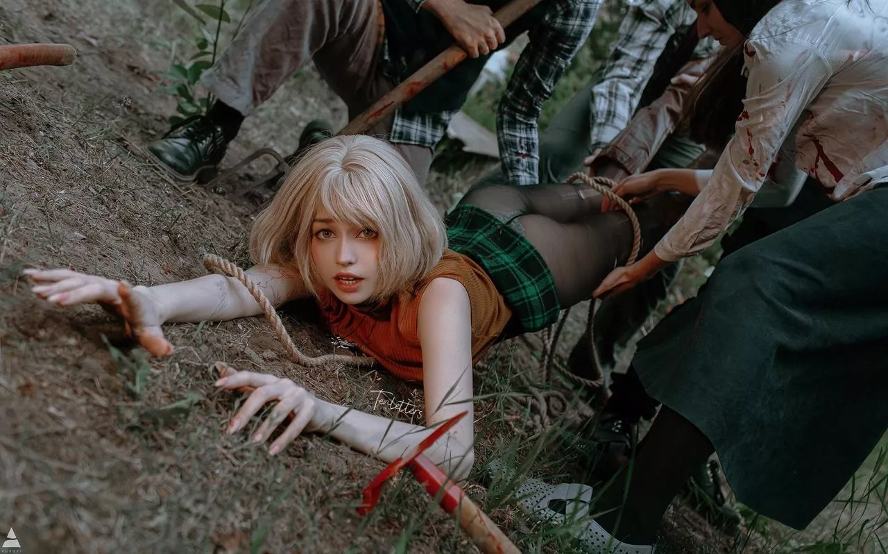 Ashley Graham cosplay by tenletters