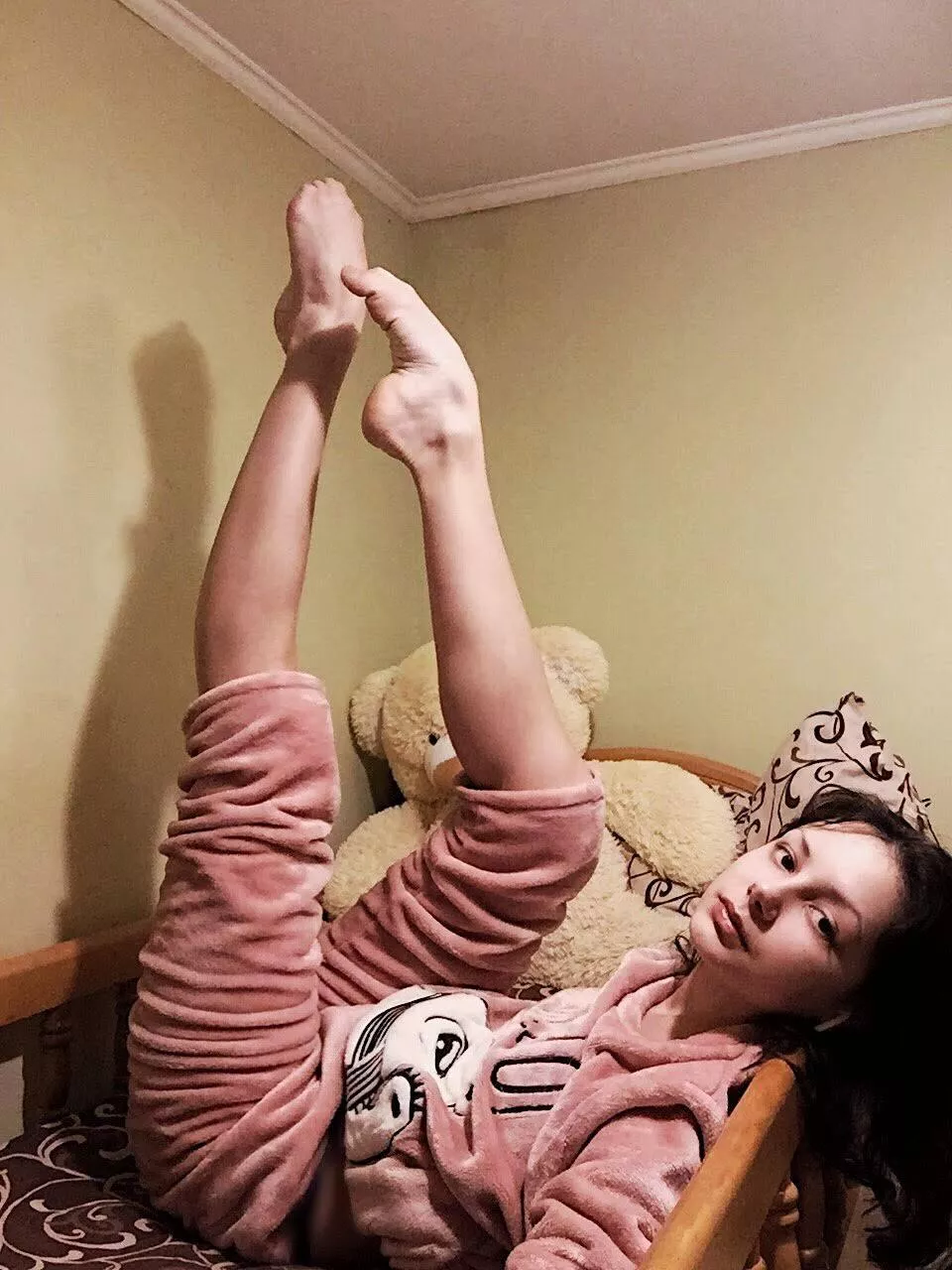 Can you make to my feet massage? [findom]