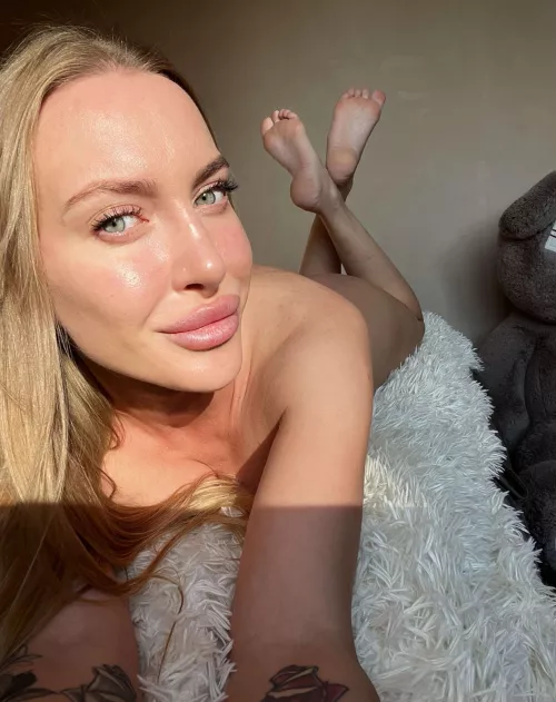 Cute and hungry selfies