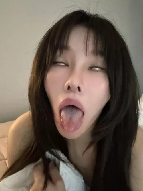 Does mommy deserve your cum?