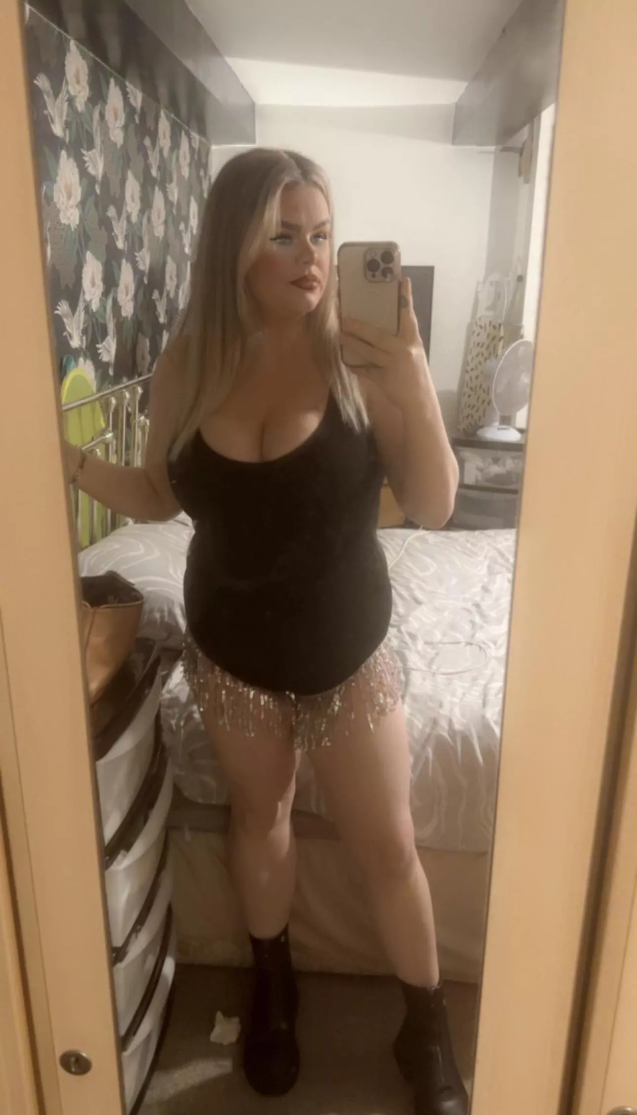 feed fuck fart is my motto but i also love jizz in my mouth 