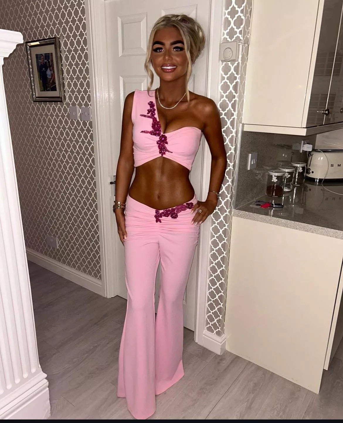 Gorgeous Traveler girl 