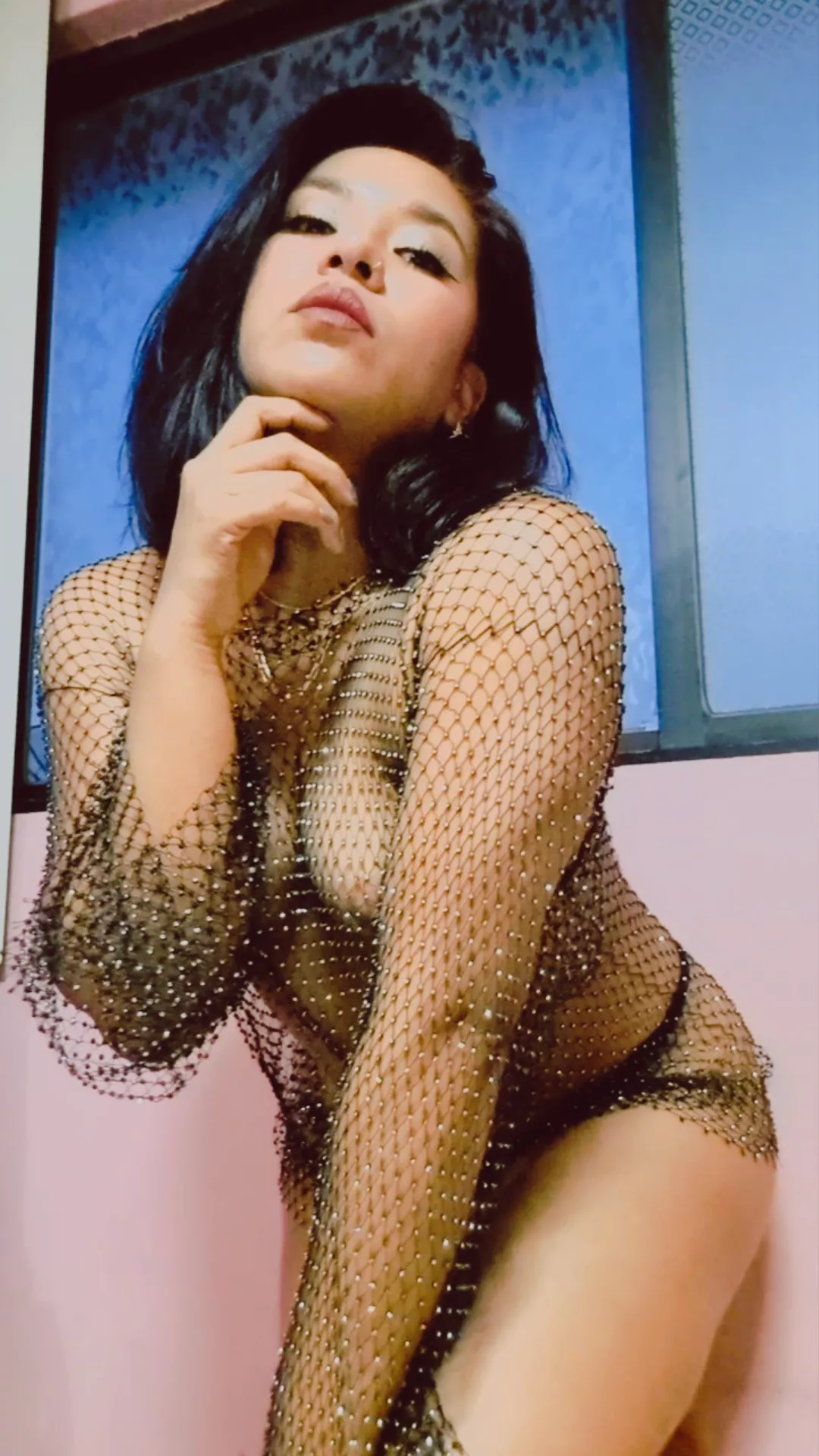 i am a girl who likes to show her photos