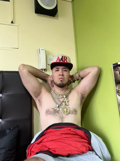 I bet their new fetish will be licking these sweaty armpits 