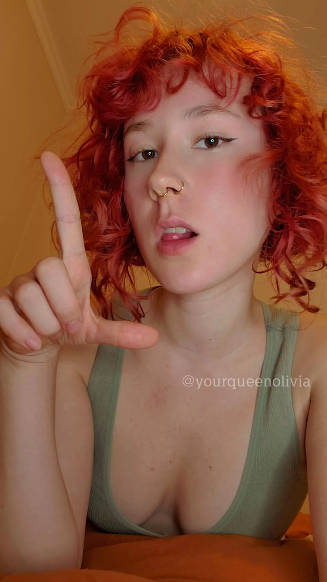 I love triggering you with a simple hand symbol. You're so pathetic...so fun to toy around with 😈