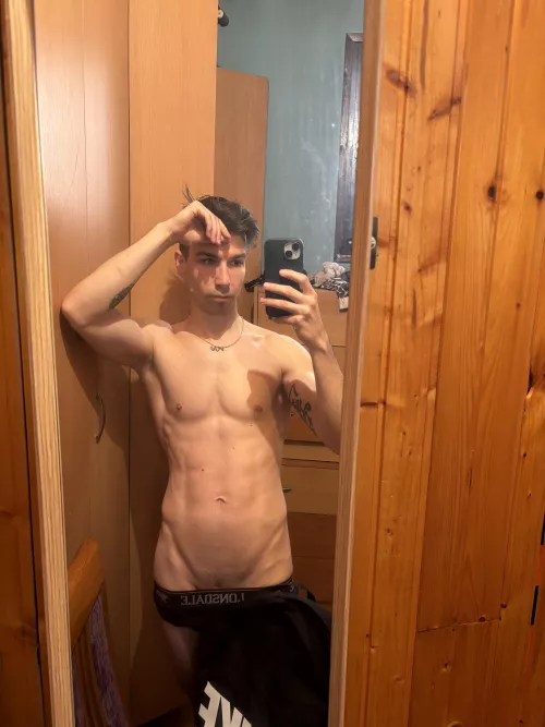 I need someone to lick me😛