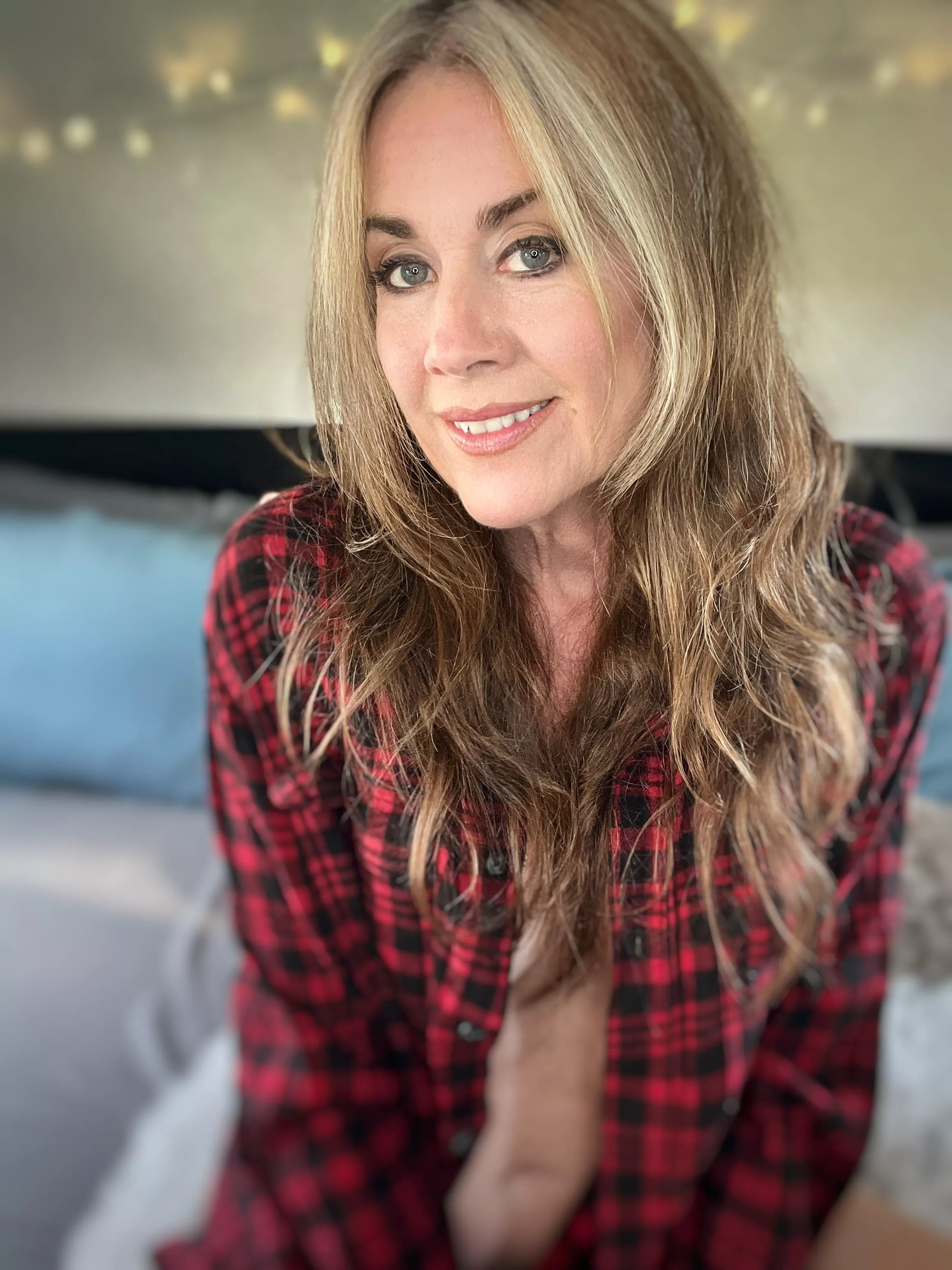 I think my blue eyes are sexy, do you agree? (62