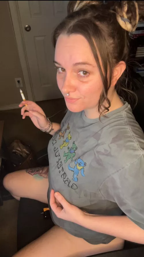 I wanna smoke while we play 