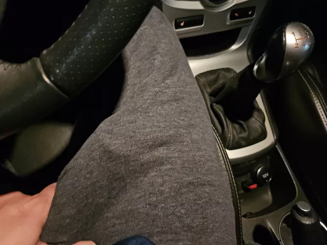 Ladies who know how to work the stick? If you drive a manual that's cool too (40)