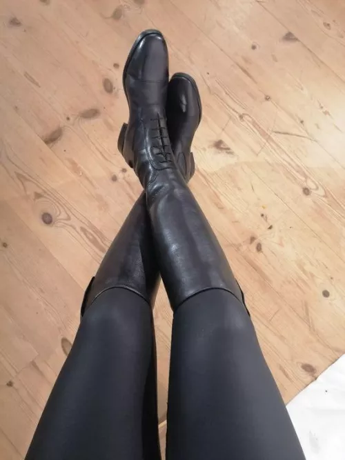 Like my boots ?