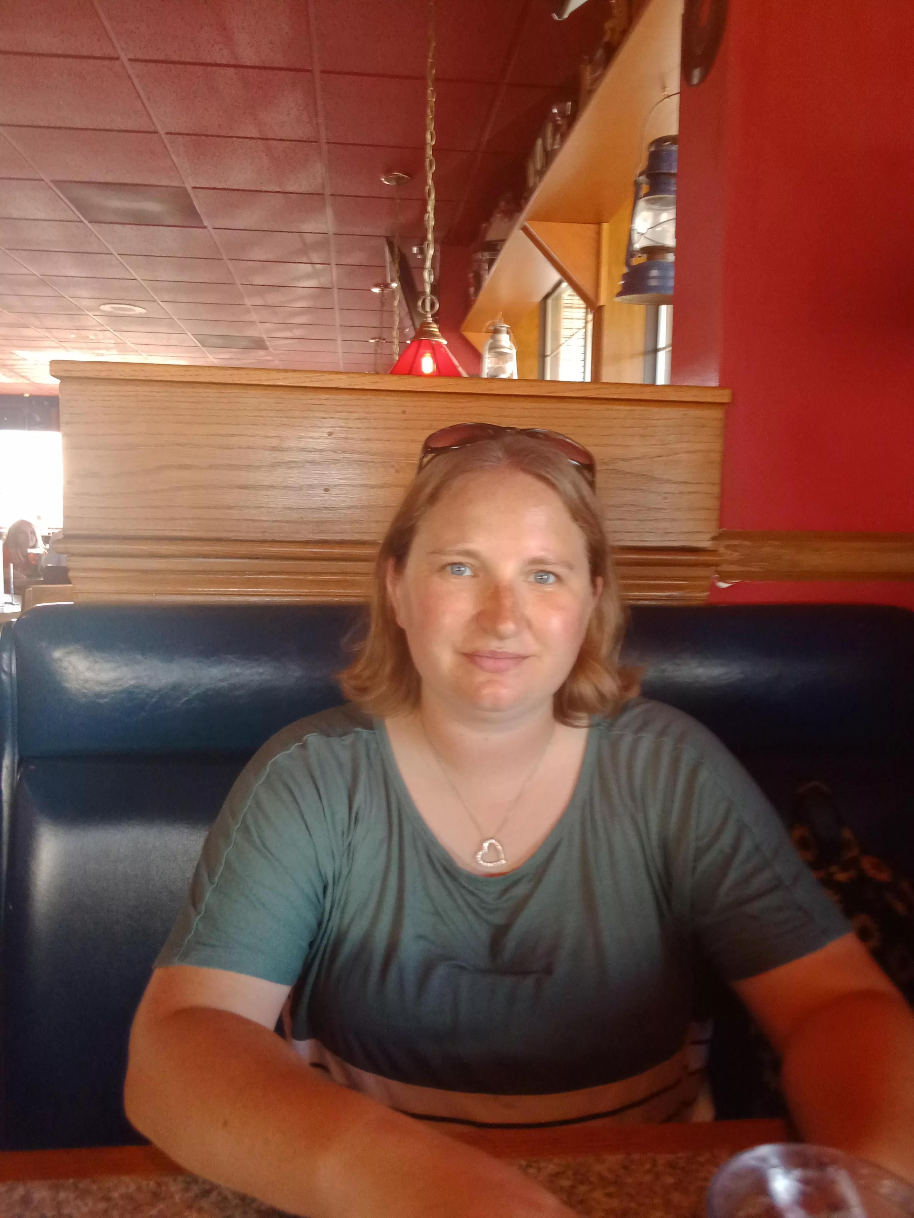 Looking for a guy to fuck my wife 