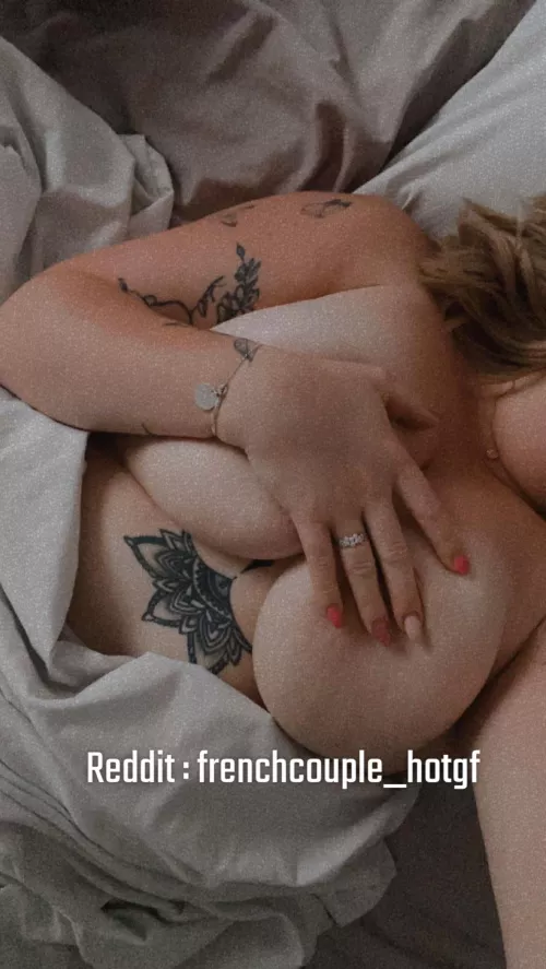 Qui pour rejoindre madame dans ces draps en soie 🥵🔥