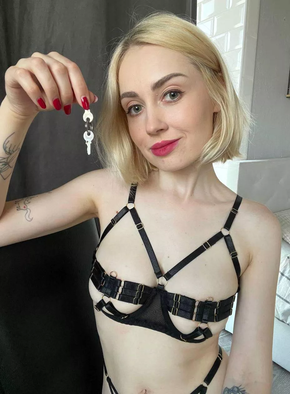 Still looking for the perfect keyholder? I’ve got a cage just waiting for your tiny dick.
