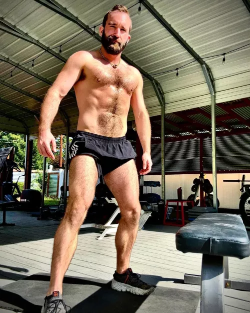 sweaty hairy muscles ☀️