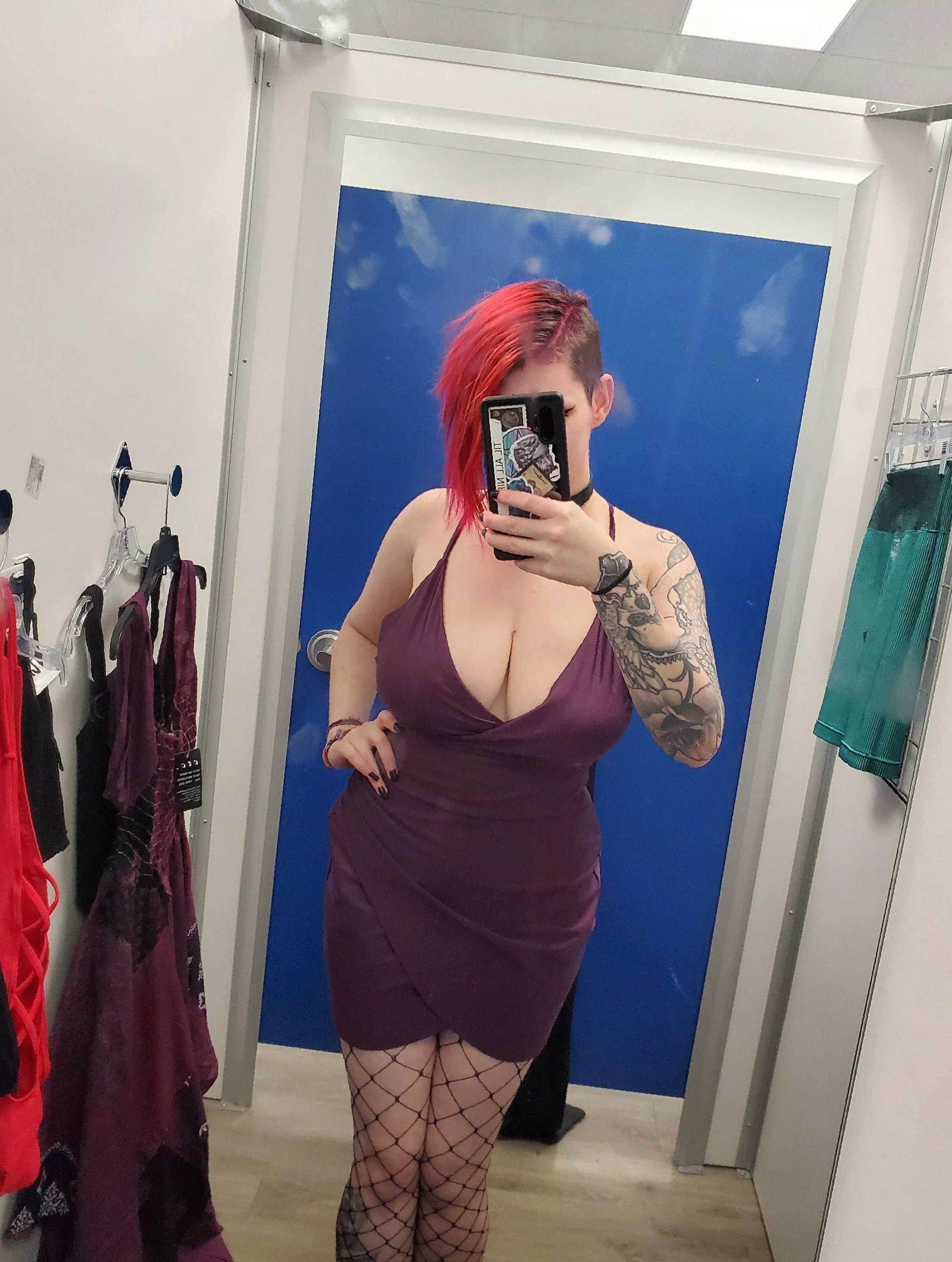 Utility man don't know there's a Mom slut waiting for him