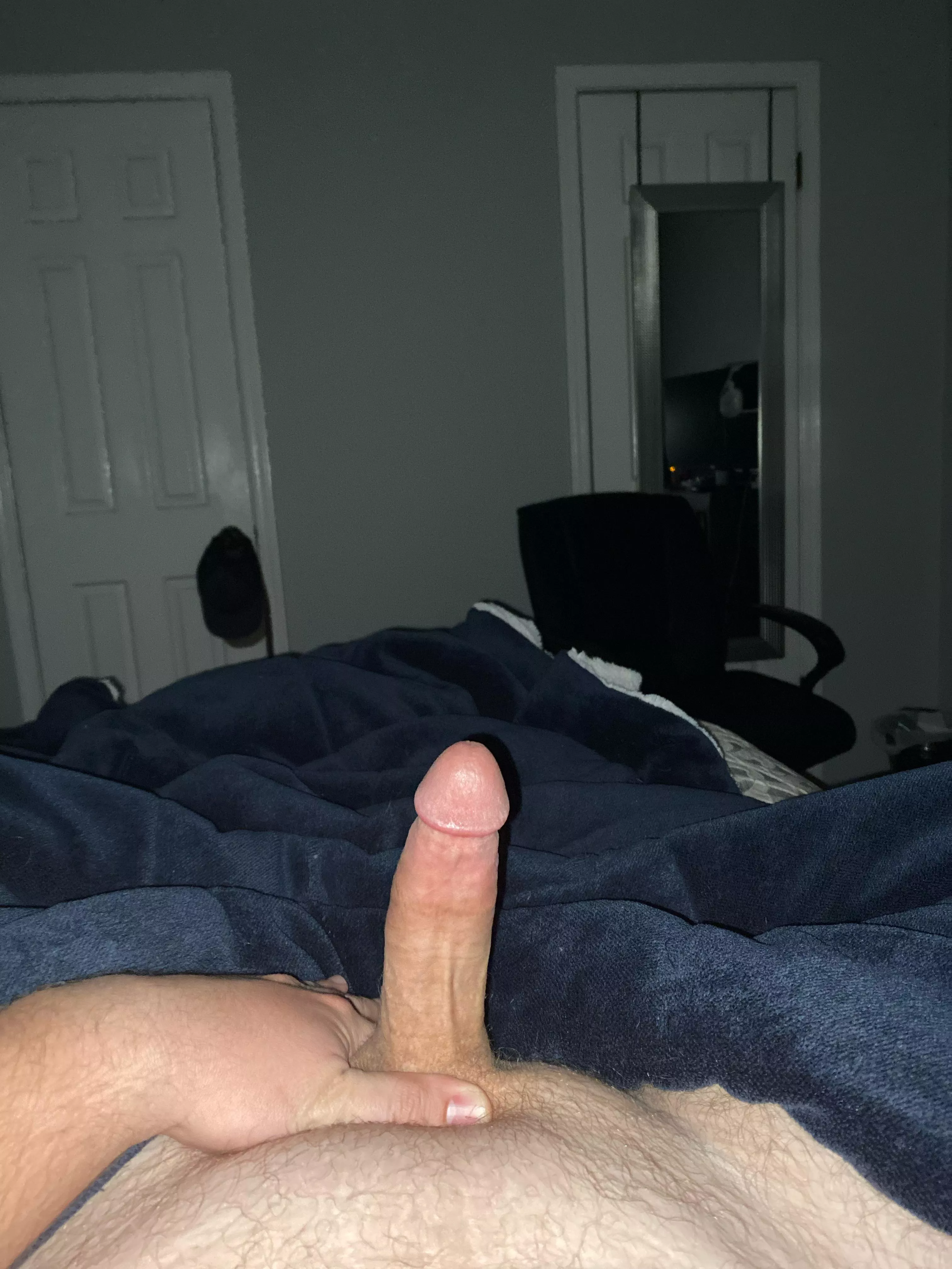 Who needs some thick cock?😏