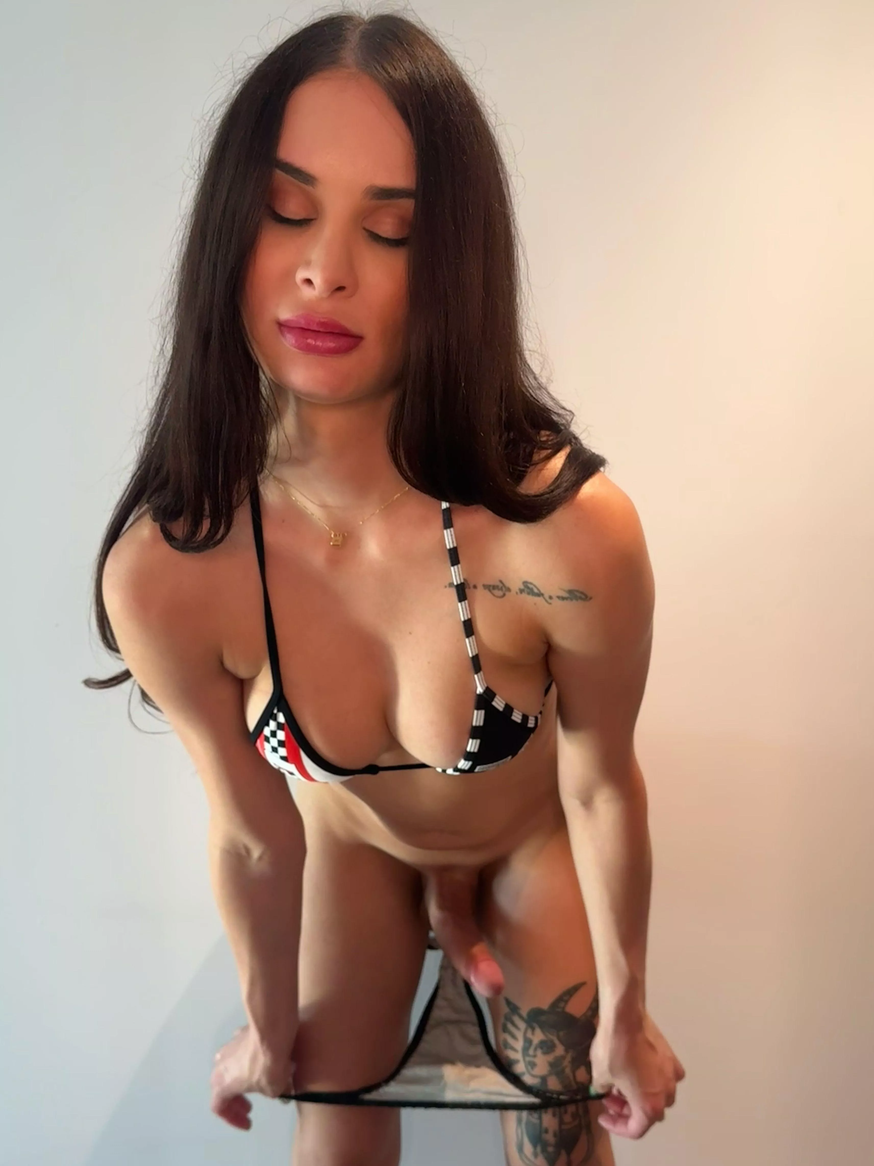 Would you fuck me or are you straight
