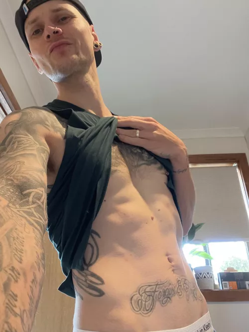 You wish you were here to worship your Aussie alpha. But I give NOTHING for free. Grab your wallet & make a send. Then we’ll talk 😈