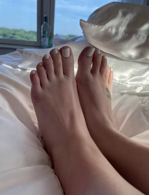 you’d send me your entire paycheck just for sniff of my feet [findom]