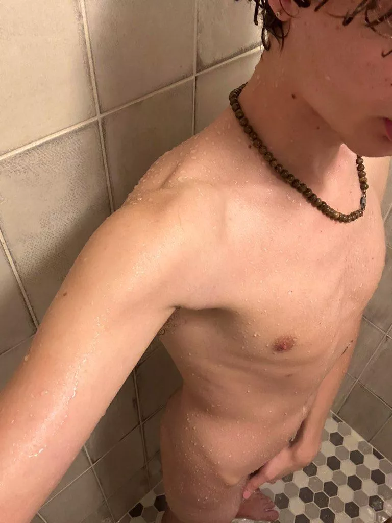 [18] back in the shower 👀